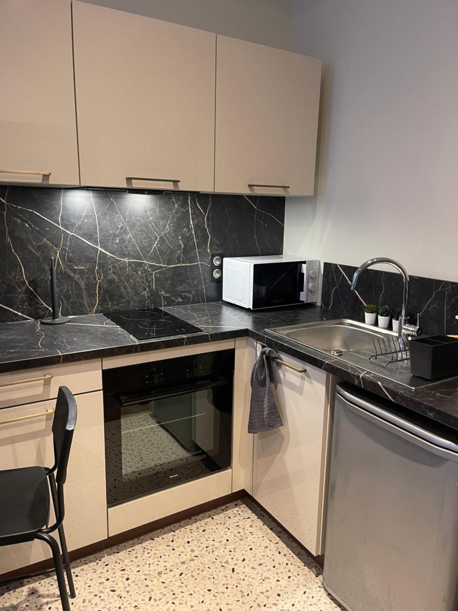 Appartement Au Coeur Du Centre Ville De 카르카손 외부 사진